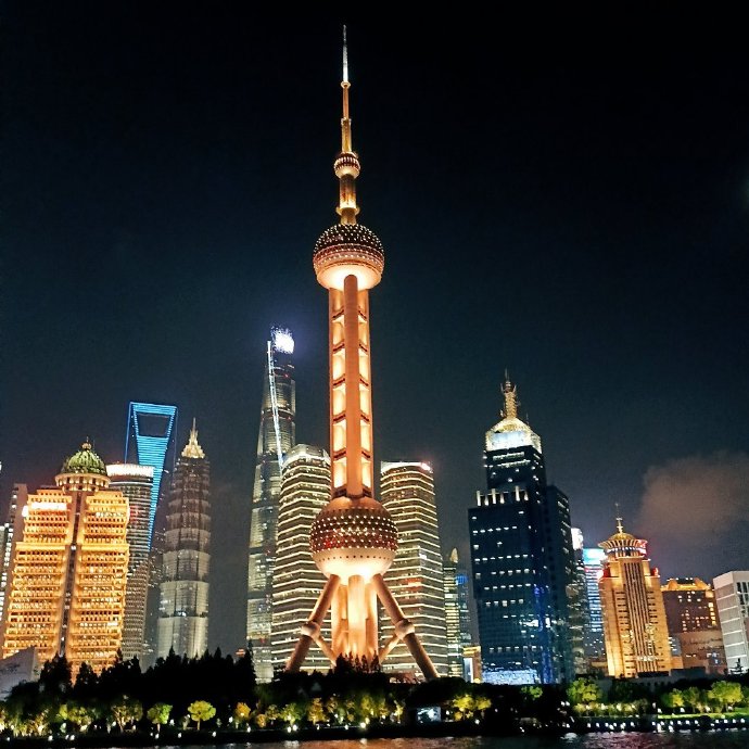 东方明珠，上海璀璨历史的璀璨见证