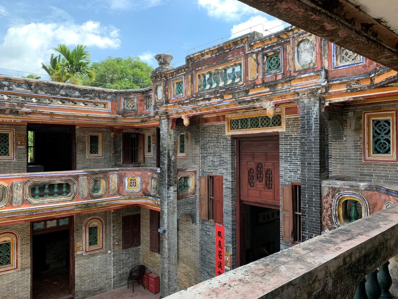 海南,尊敬的各位嘉宾，亲爱的观众朋友们