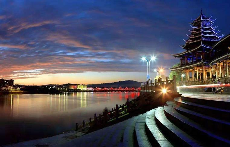 楚湘山水韵，词赋颂湖光